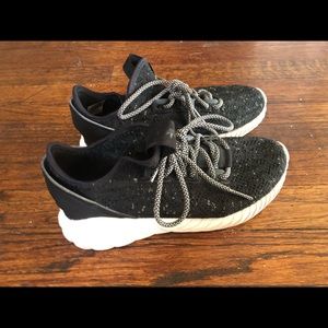 Adidas sneakers black and white